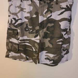 Men's cammo cargo shorts waist 39 to 43.